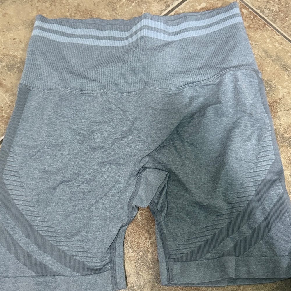 Gray Seamless Biker Shorts scrunched butt size L